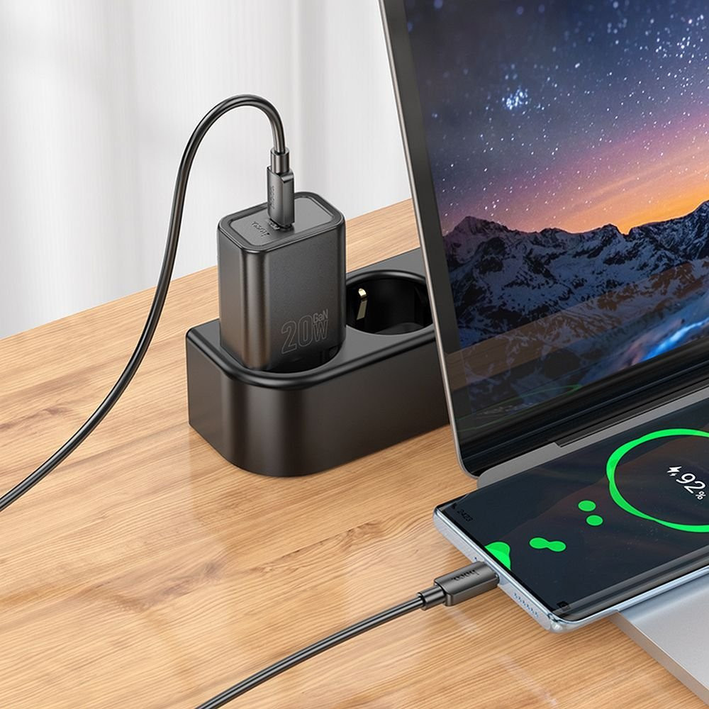 Φορτιστής τοίχου Hoco N60 με θύρα USB -C και υποστήριξη γρήγορης φόρτισης 20 W. Περιλαμβάνεται με καλώδιο USB -C – USB-C μήκους 1 μέτρου .