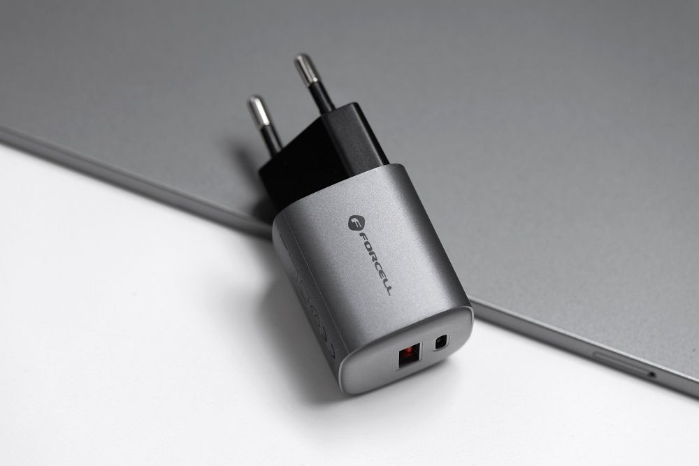 Forcell F-Energy GaN Travel Charger with USB C and USB A sockets - 3A 33W with PD and Quick Charge 4.0 