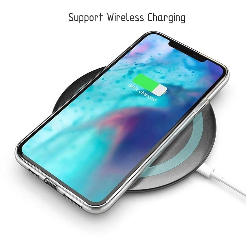 Προστατέψτε το αγαπημένο σας iPhone 11, από χτυπήματα και γρατζουνιές με την διάφανη και λεπτή θήκη Slim Cover της Crong, με μόλις 0,8mm πάχος.