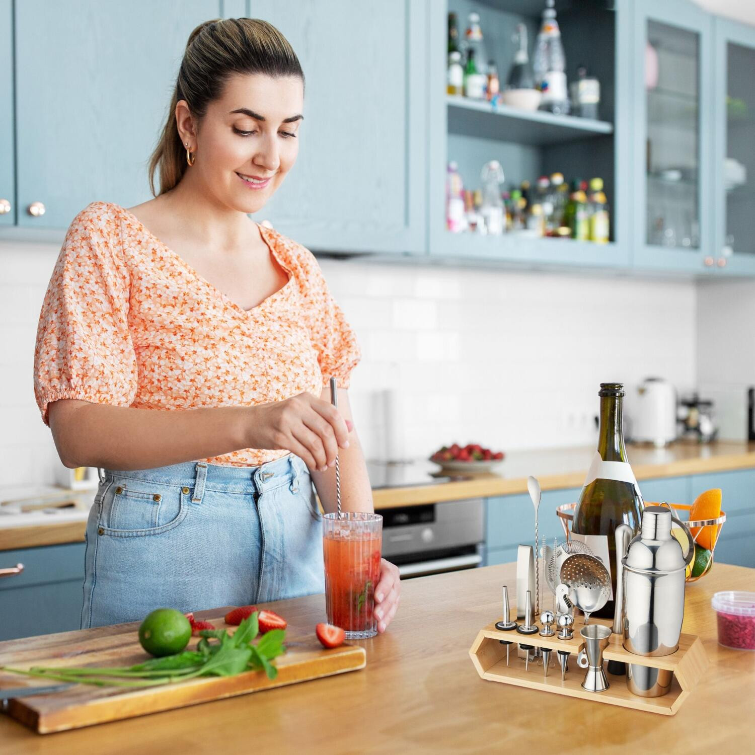 Σετ Κοκτέιλ Relaxdays 16-Part Cocktail Shaker Set από Ανοξείδωτο Ατσάλι με Βάση από Μπαμπού - Silver / Natural (10046384)